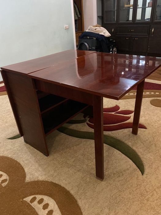 Продаётся раскладной стол