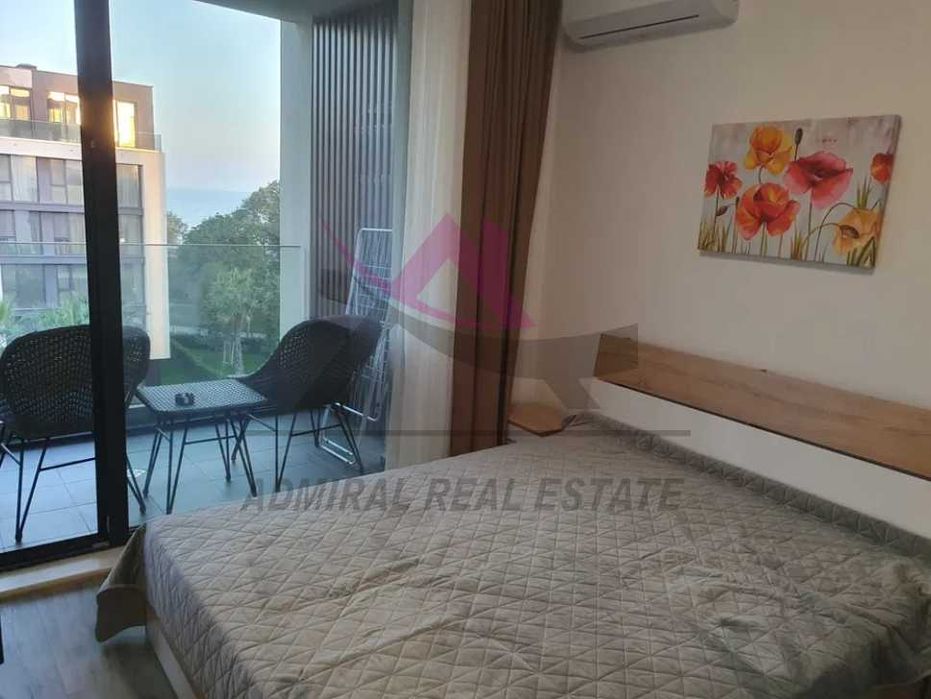 Дава се под наем Двустаен апартамент в к.к. Св.Св. Константин и Елена - 50 кв.м за 650 € - Снимка #3