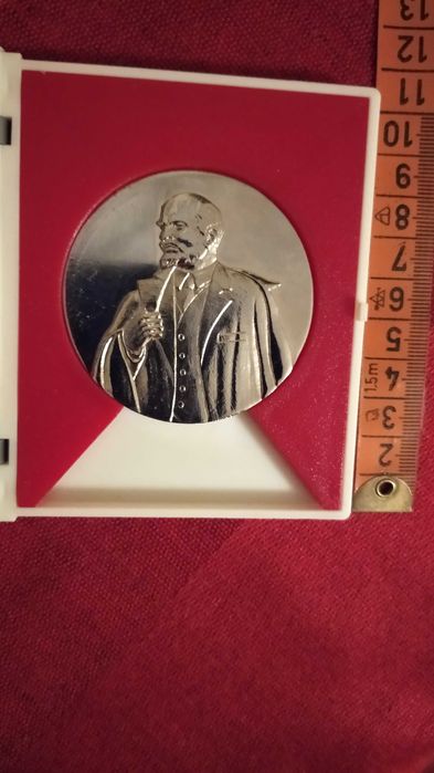 Монети и плакети