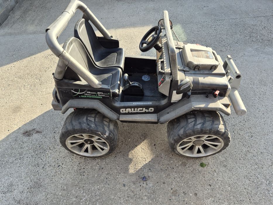 Masinuta electrica Peg-Perego