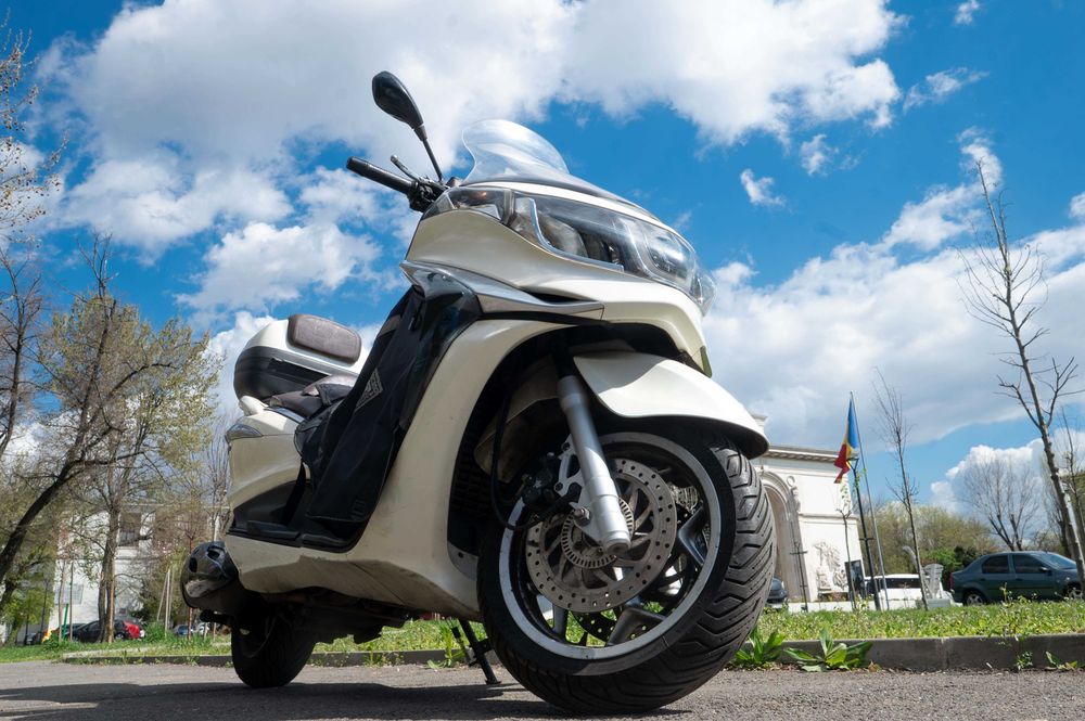 Piaggio X10 350 Executive ABS ASR, topcase, revizii majore - maxi scuter