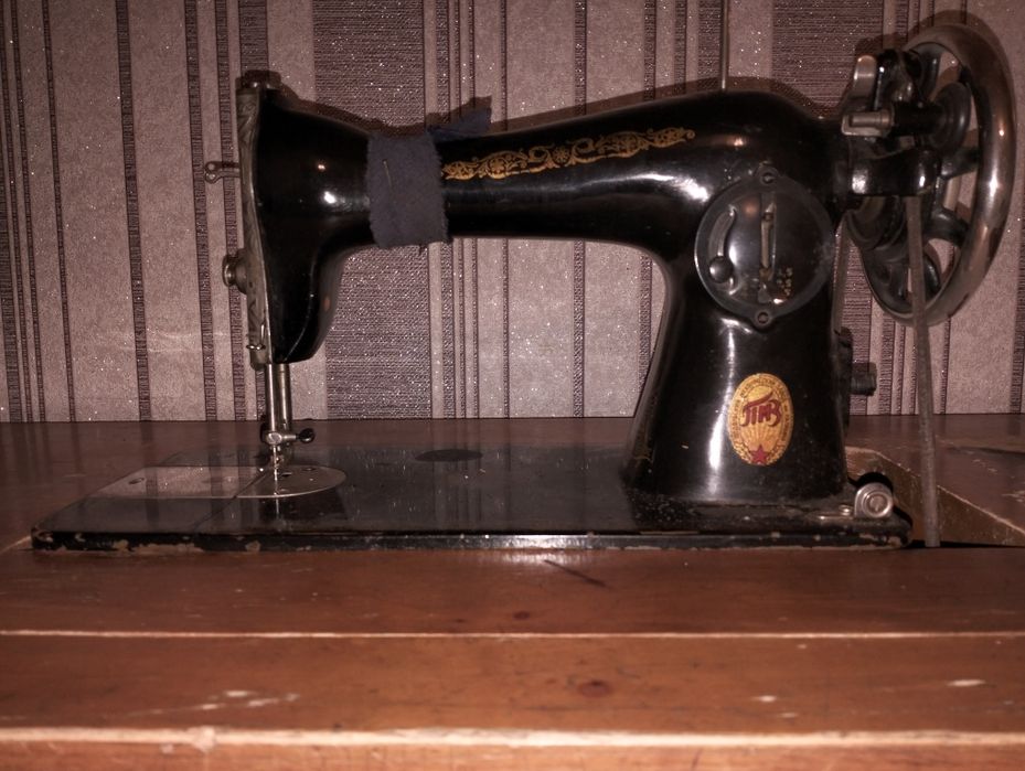 Продам старую швейную машинку