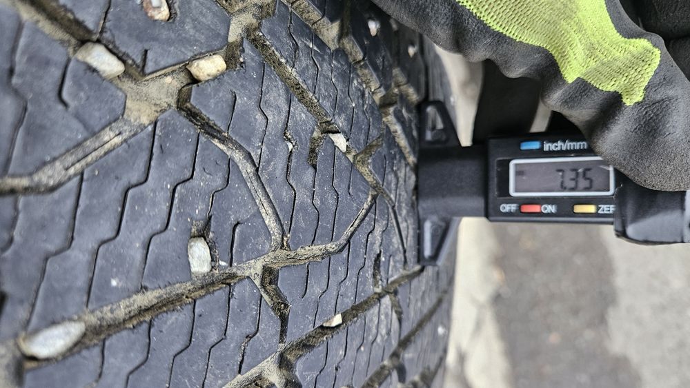 2бр гуми 215 65 16С дот 20 нокиан