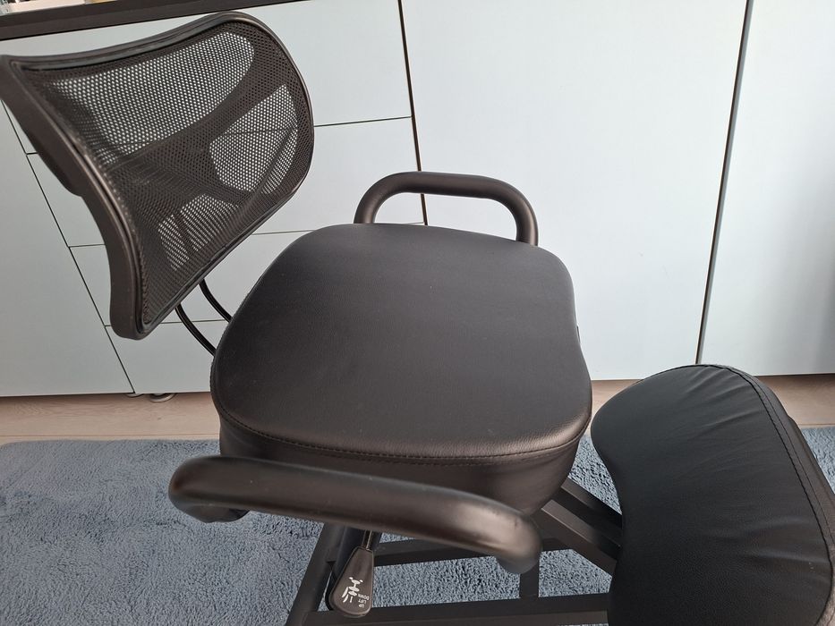 Scaun ergonomic cu suport pentru genunchi