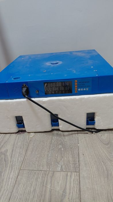 Инкубатор 64 яйцо