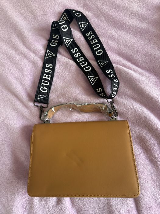 Чанта Guess чисто нова