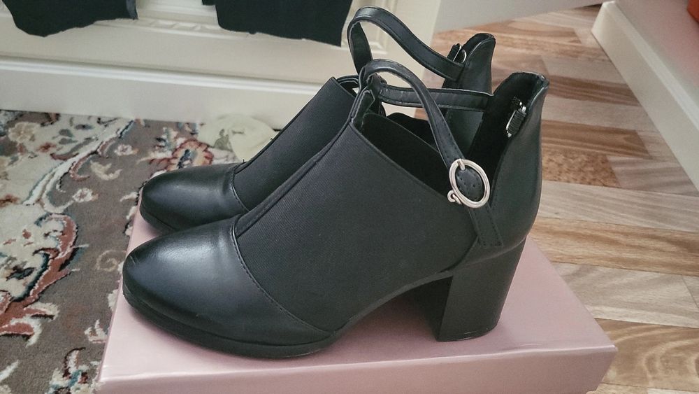 Почти новые туфли