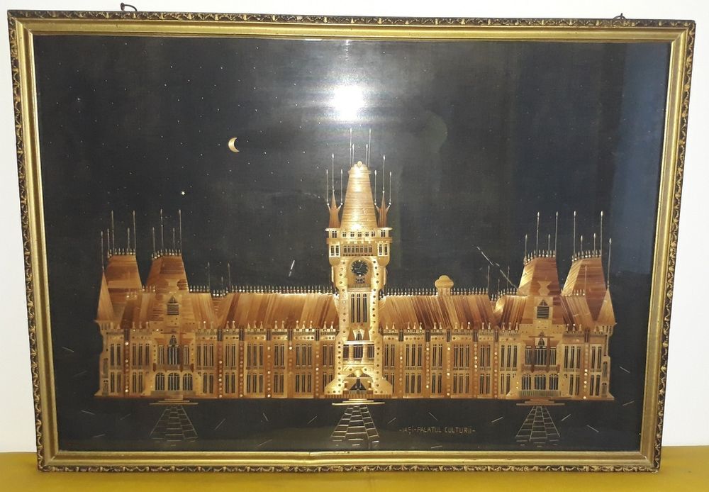 Tablouri artizanale din paie realizate manual.