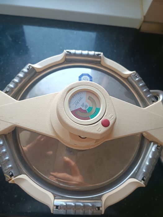 Vând oală Zepter 5.8L cu 2 capace