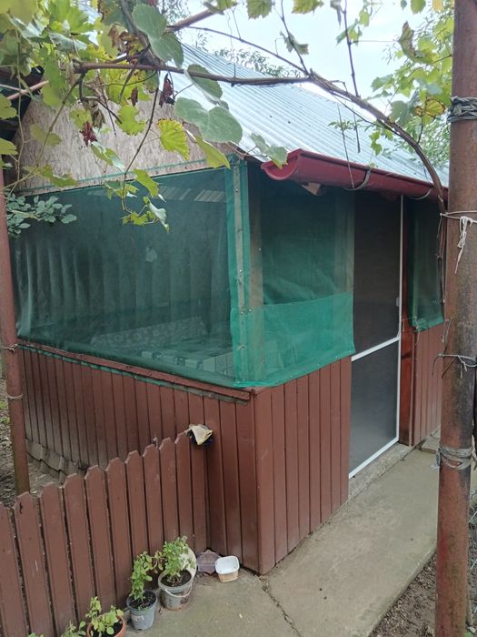 Vind casă zona Ploieștiori , preț 82700 euro.