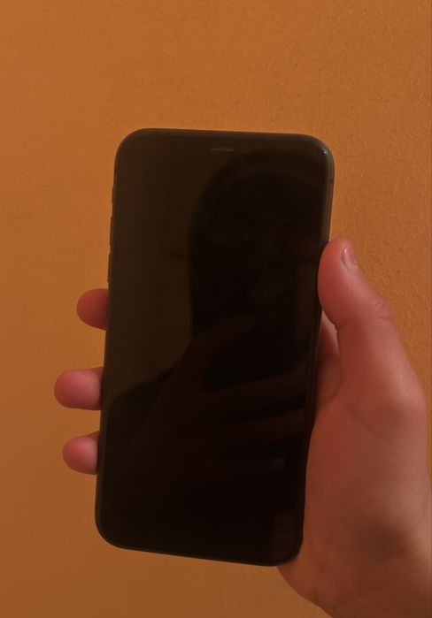 Продам айфон 11 идиал