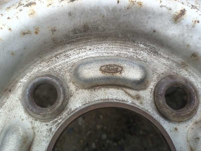 Продам ОДИН оригинальный металлический диск на Ford