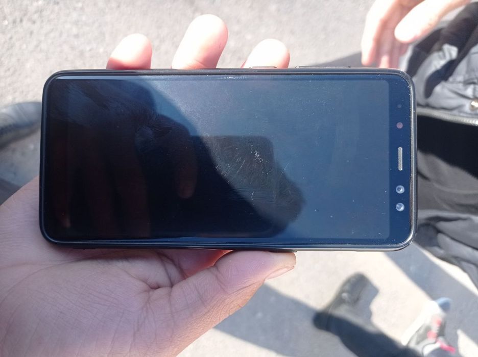 Samsung A8 4/32.