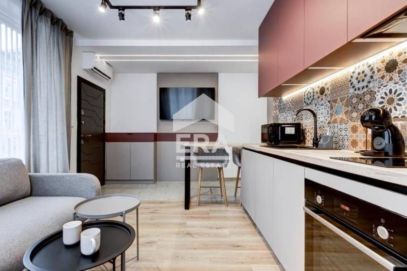 Продава се Тристаен апартамент в София, Център - 104 кв.м за 1614 €/кв.м - Снимка #3