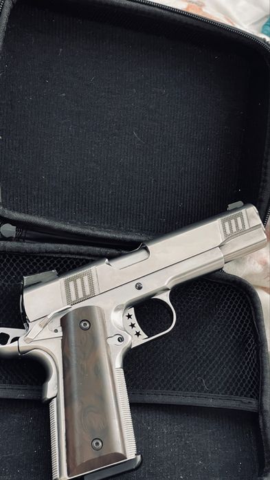 Colt 1911 aw custom air soft 1/1cu cel real