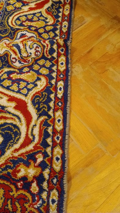 Запазен персийски килим