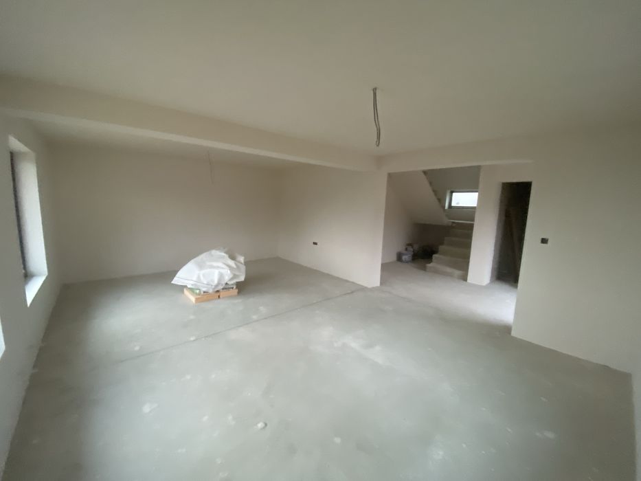Casa 4 camere de vanzare