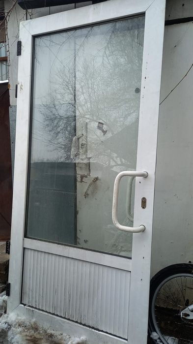 стеклянная дверь