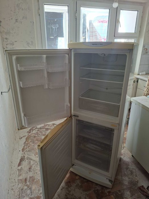 Б/У Холодильник LG продам