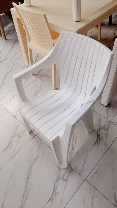 Кресло стулья пластик