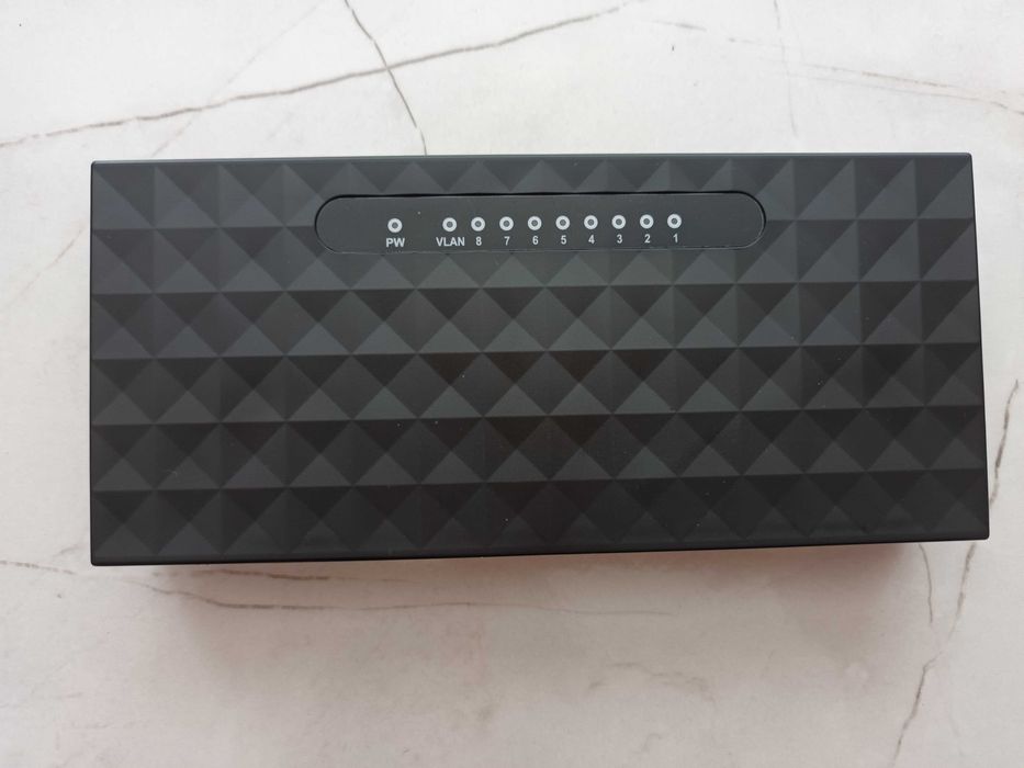 Суич 8-порта, Switch 8 port, осемпортов суич, 1GB, 1000MB + адаптор