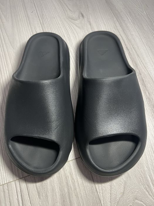 Yeezy Slides onyx