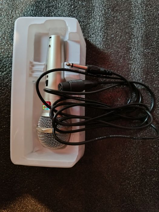 Microfon dinamic cu fir DM-401 cablu inclus