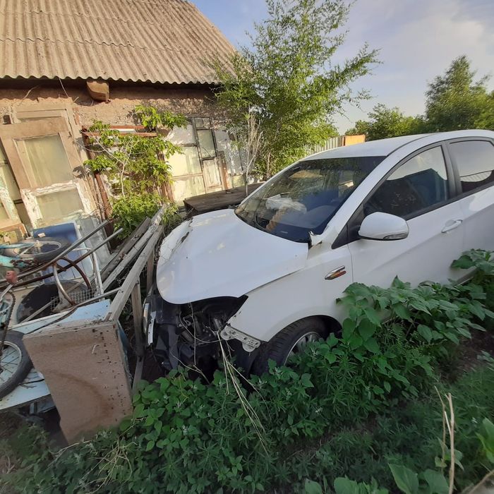 Продам в аварийном состоянии.