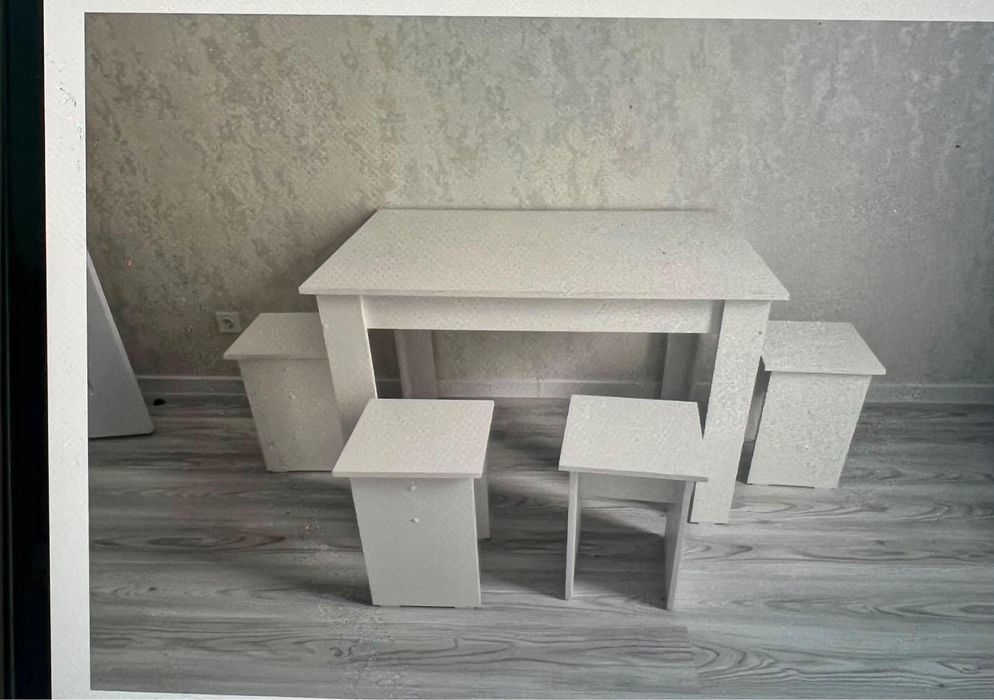 Продается стол с 4 стулями