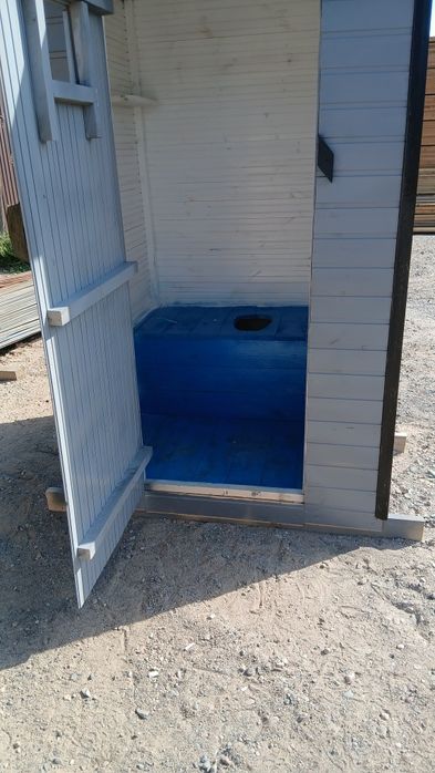 Уличный  туалет  дом и дача