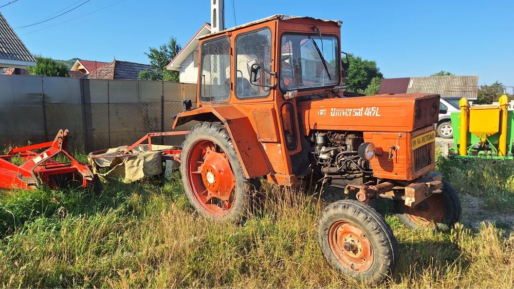 Tractor Universal 445L