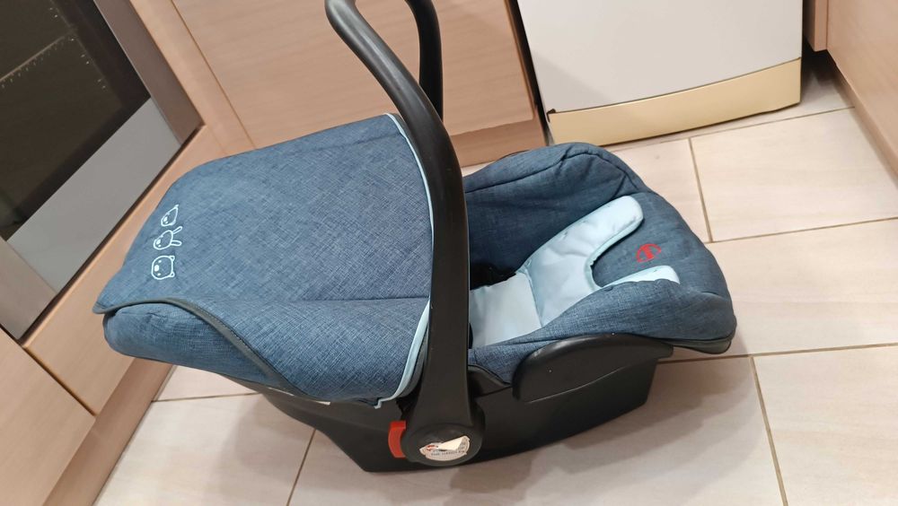 Детски кош столче за кола пренасяне Chipolino