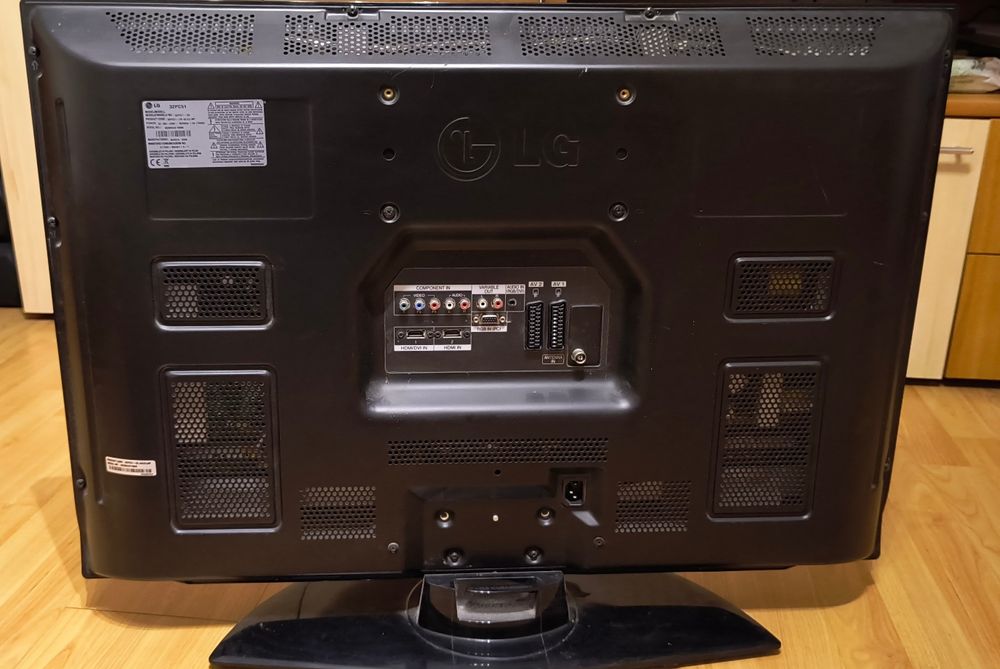 Televizor LG diagonala 82 cm