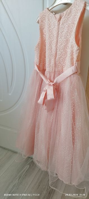 Офицялна рокя с панделка