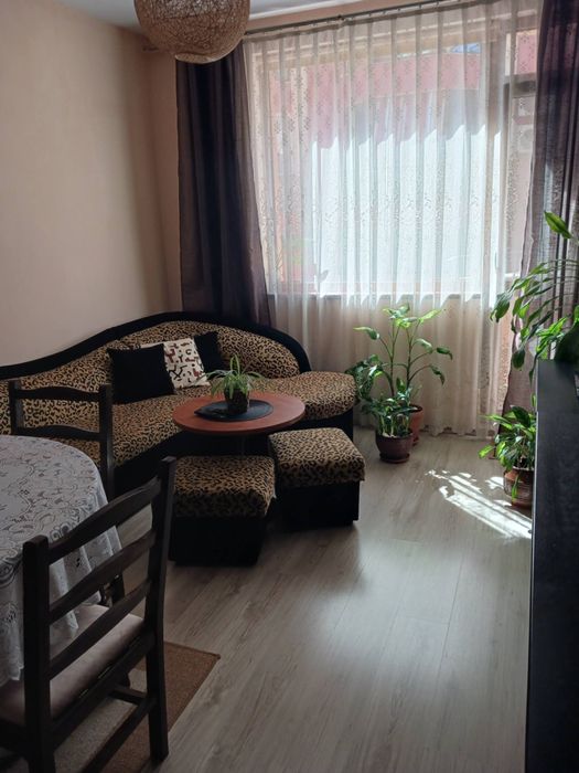 Продавам двустаен апартамент