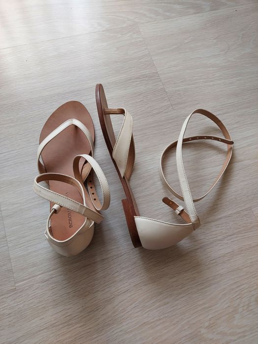 Кафяви и бели  сандали с  връзки и каишки-30лв.