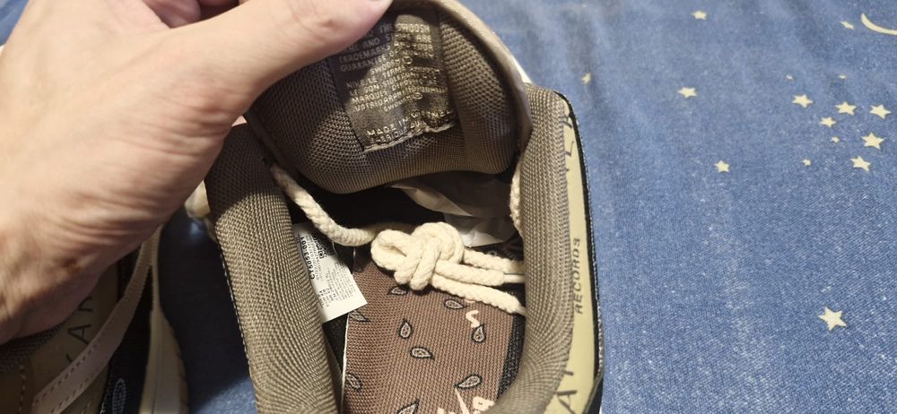 Vând jordan 1 low  travis scoot  marime dela 40 la 44