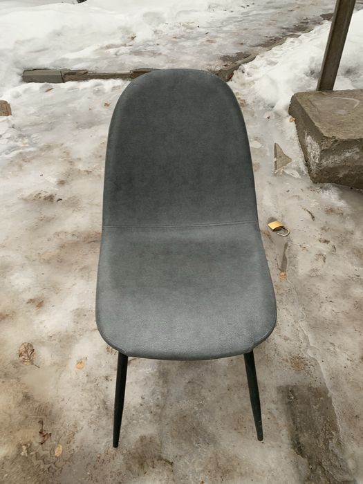 Стулья по 10.000 тенге