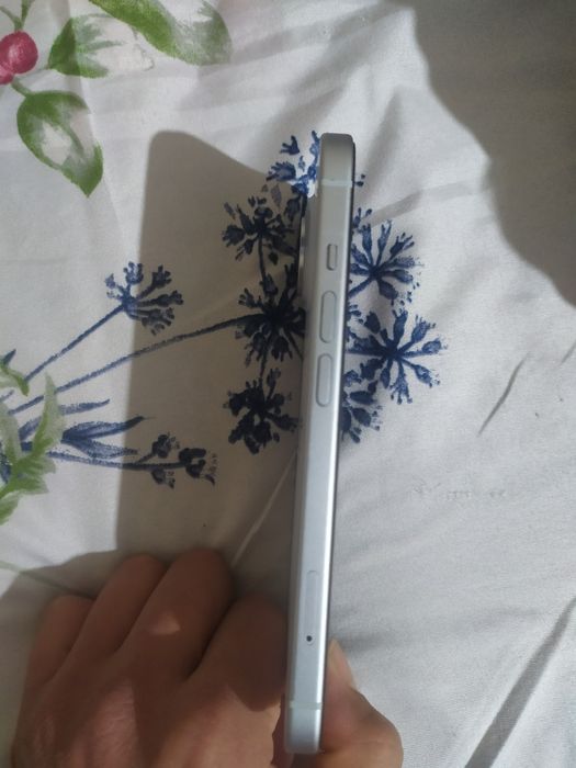 Продам айфон 15.