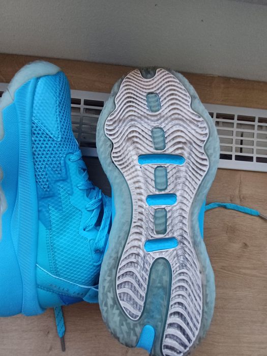 Adidas Dame 8 basketball