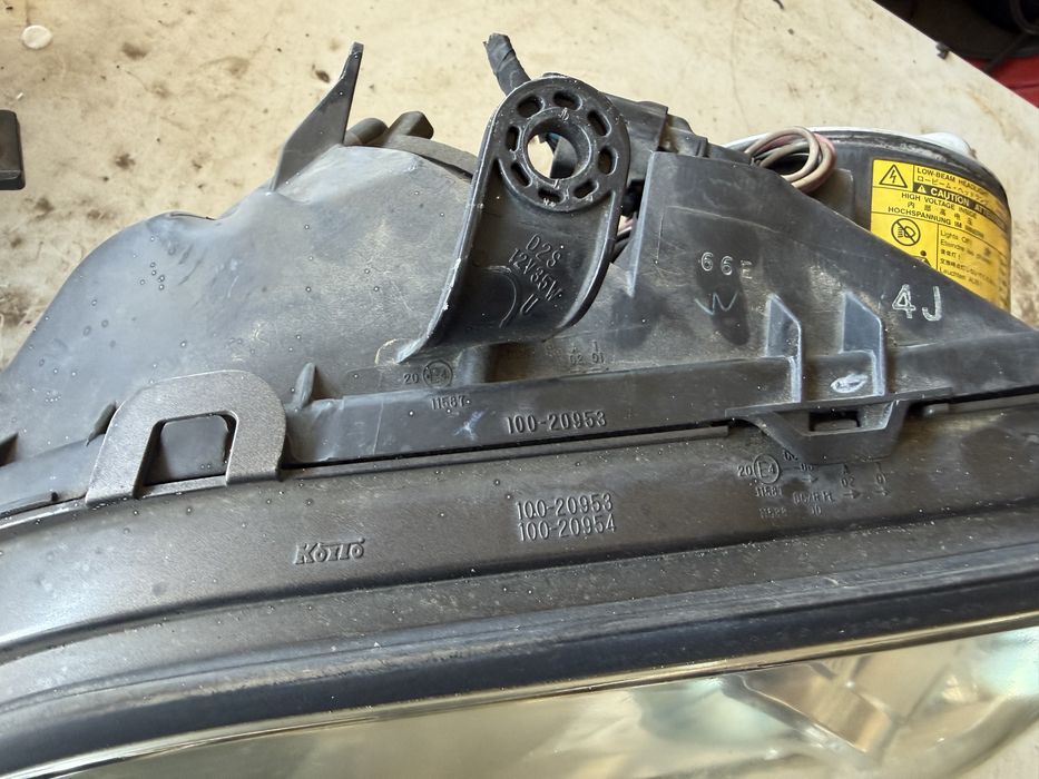 Ксенонови фарове Subaru Outback Legacy BP BL 2007-2009 RHD комплект