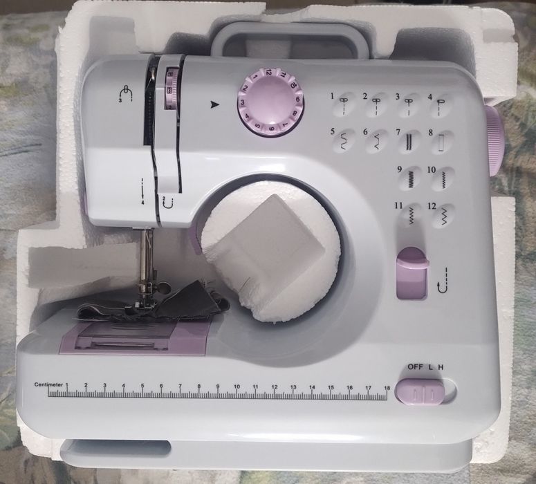 Vând mașină de cusut mini multifuncțională