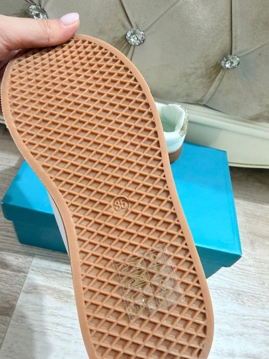 Детская кроссовка