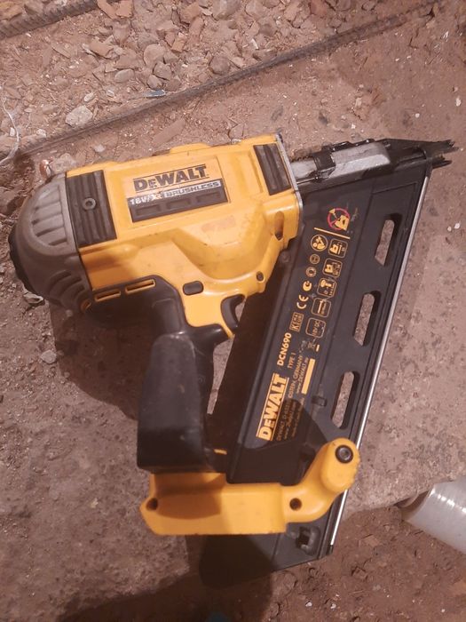 Devalt pisto cuie dcn690 brushles.