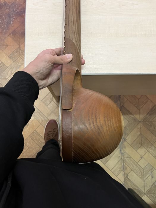 Qashqar rubobi zakasnoy chexoli ham bor