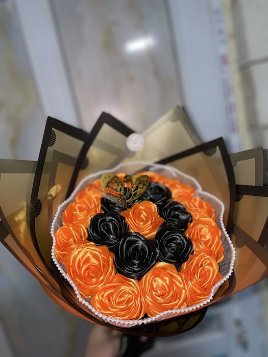 Buchet disponibil din trandafiri de satin !