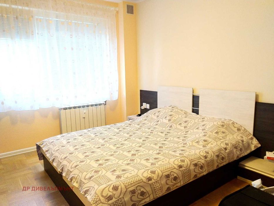 Отличен вътрешен тристаен до Метрото и парка в Младост 2