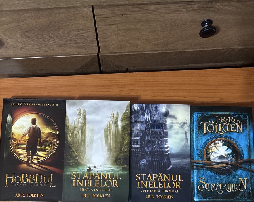 Colectia Harry Potter, Hobbitul, Stapanul inelului-Fratia Inelului-Cele doua Turnuri, Simarijjion