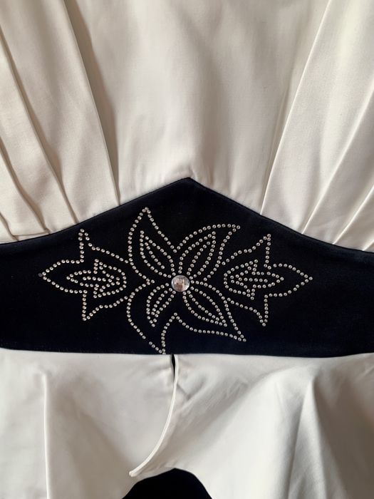 Цената е за 4бр Нови, официални дизайнерски рокли на едро