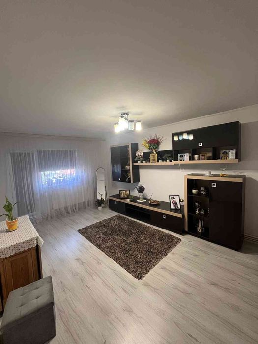 Vand Apartament 3 camera zona Brailei